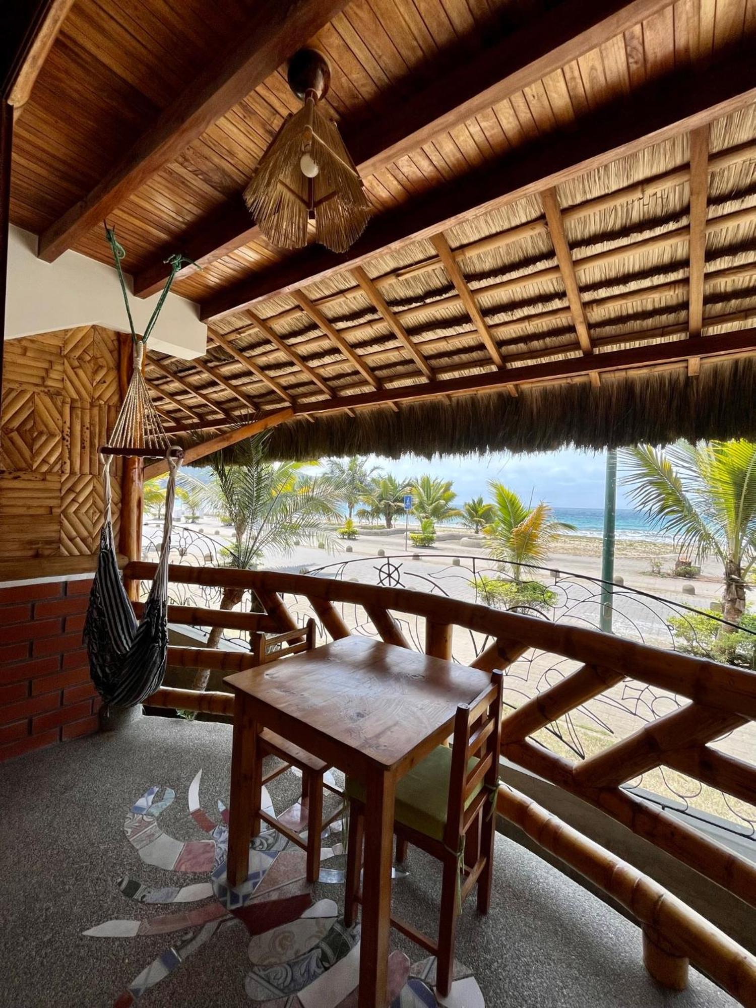 Victor Hugo Hotel Puerto López 외부 사진