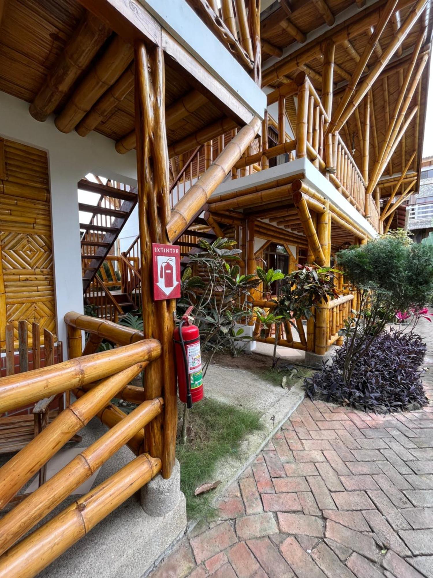 Victor Hugo Hotel Puerto López 외부 사진