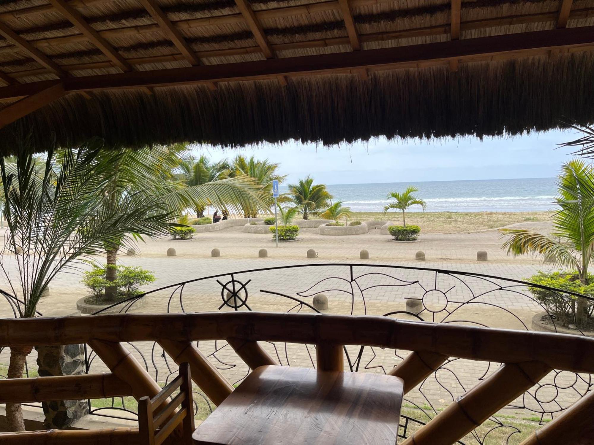 Victor Hugo Hotel Puerto López 외부 사진