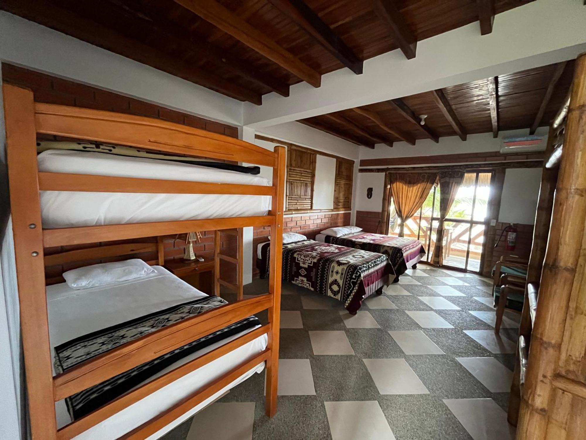 Victor Hugo Hotel Puerto López 외부 사진