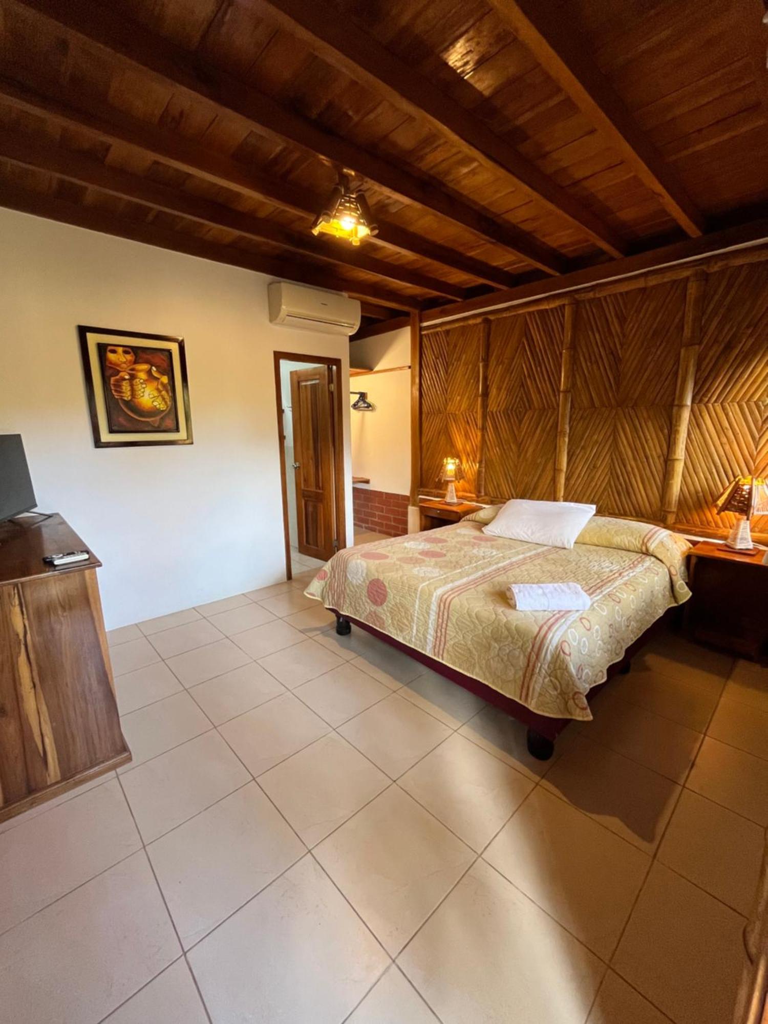 Victor Hugo Hotel Puerto López 외부 사진